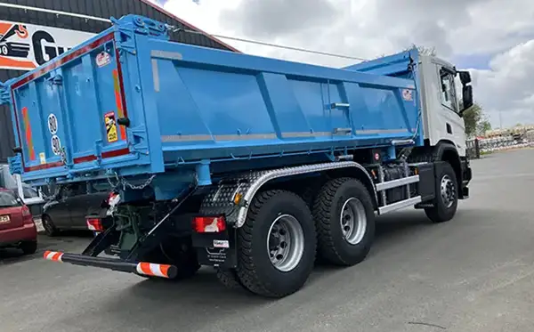 Montage d'une benne sur châssis neuf