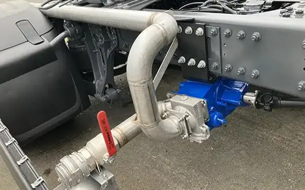 Montage de pompe montée sur véhicule pétrolier avec tubage inox