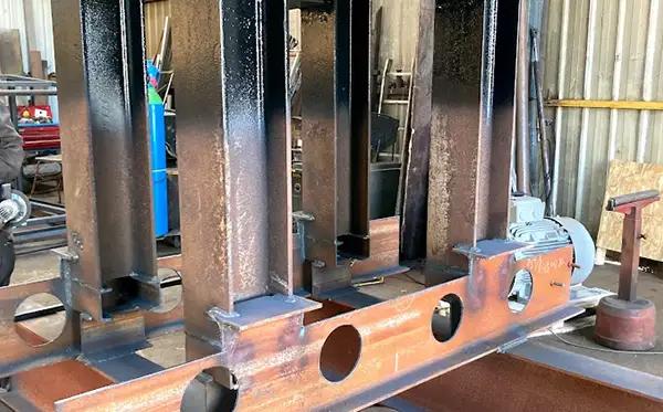 Conception et soudure d'un support de grue portuaire