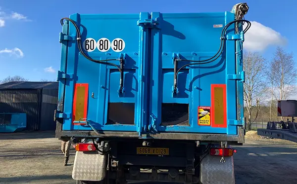 Conception, installation d'un système hydraulique et ouverture de trappe pour enrobé.