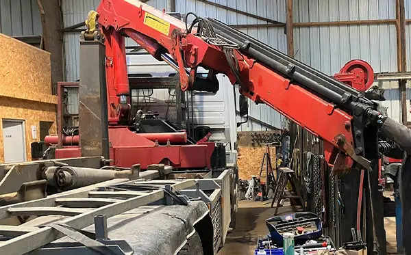 Réparation hydraulique de grue